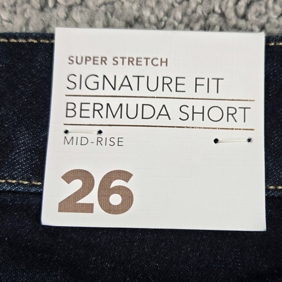 Lane Bryant NWT Signature Fit Dark Wash Mid Rise Bermuda Jean Shorts Denim - Picture 7 of 7